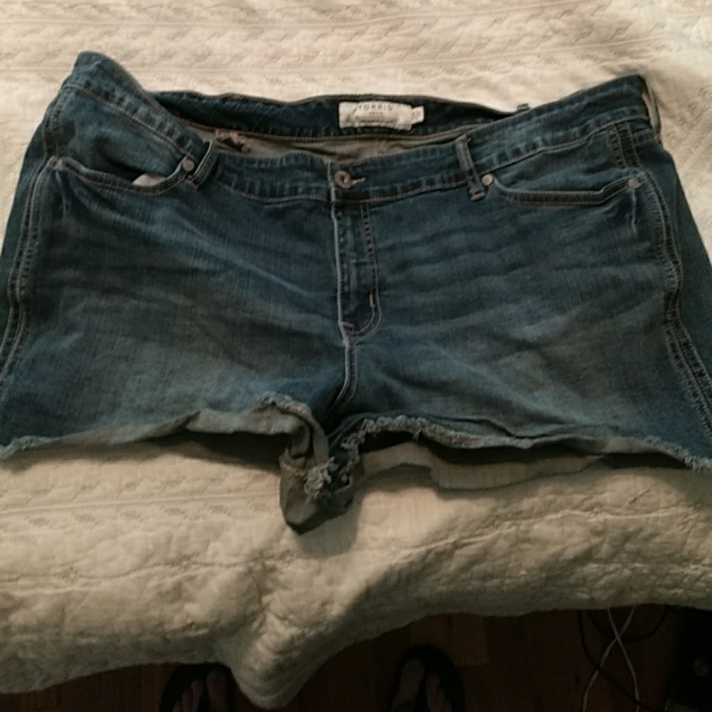 Torrid sz 24 shorts